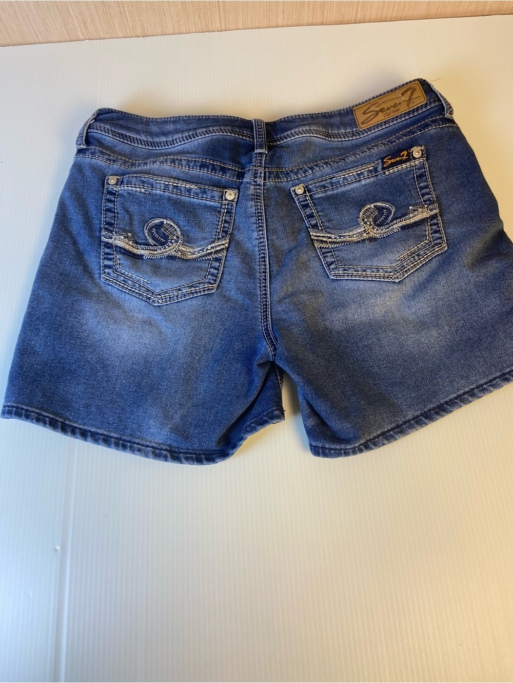 Seven7 Women’s Size 12 Stretch Denim Shorts Medium Wash Casual